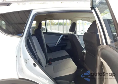 2017 Toyota Rav4 Xle z USA, uszkodzony, nr VIN 2T3RFREV8HW668165